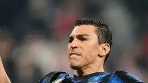 我国市场迎来大量RTX 5090显卡，隔壁即是显卡霸主风采