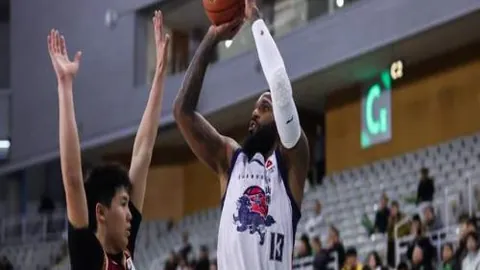 “昨日激战5胜4，排名起伏不定，谁能逆袭脱颖而出，悬念重重待揭晓！”